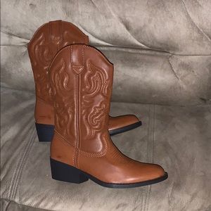 Size 6.5 cowboy boots .